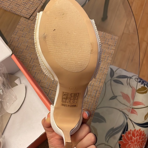 De blossom pearl bedazzled pumps - Picture 4 of 6